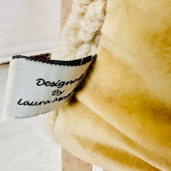 Chandler 4 Corners Hand Hooked Wool VERMONT ski pillow Laura Megroz 17” square - Picture 3 of 6